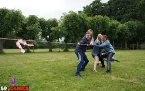 حركة اللاعبين في لعبة شد الحبل حركة اللاعبين في لعبة شد الحبل